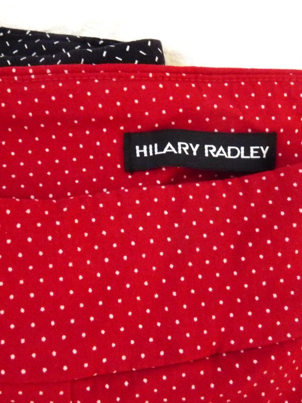 2 pairs Hilary Radley pull on stretch shorts M black red white - Picture 2 of 4